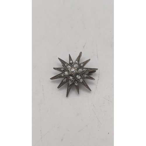 34 - A Victorian old cut diamond white metal star celestial brooch, 2.9g
Location:
If there is no conditi... 