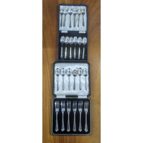 49 - Silver cutlery to include a set of six cake forks, in a fitted case, along with a variety of teaspoo... 