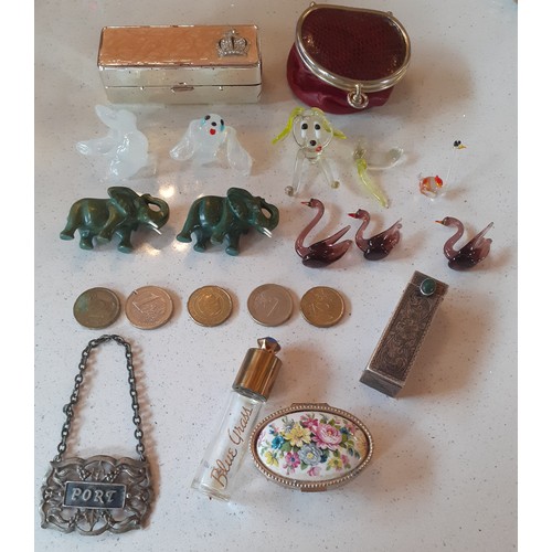 42 - A quantity of costume jewellery and small 20th Century collectables to include an engine turned whit... 