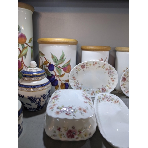 364 - Mixed china and ceramics to include Royal Worcester Evesham pattern, Booths, Real Old Willow pattern... 