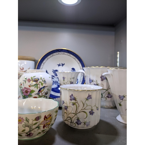 364 - Mixed china and ceramics to include Royal Worcester Evesham pattern, Booths, Real Old Willow pattern... 