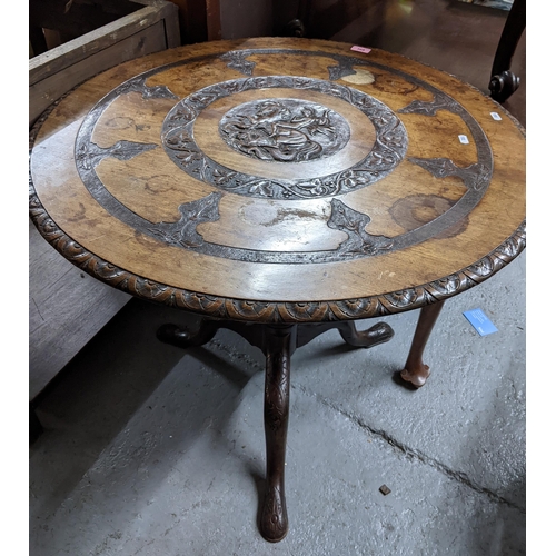 368 - A George III carved mahogany pedestal table with birdcage action, the circular tilt top with carved ... 