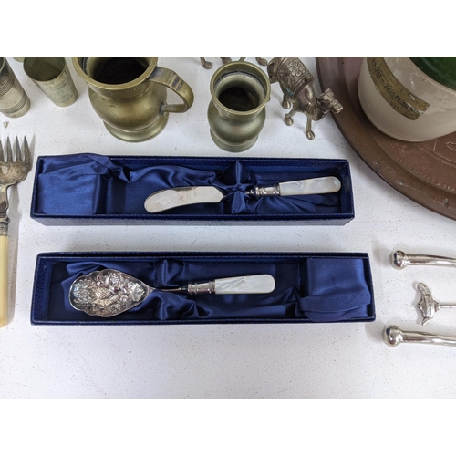 391 - Mixed metalware, silver plate and EPNS to include ceramic, flagons, ceremonial and presentation item... 