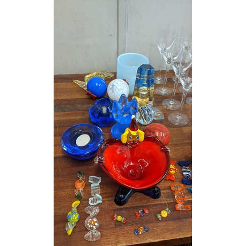 314 - A mixed lot of glassware and ceramics to include glasses, Champagne flutes, Seltman Weiden tureen an... 