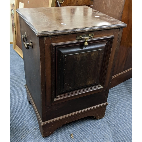 419 - An Edwardian mahogany coal purdonium with two brass carrying handles, 67.5h x 58w
Location: A4B