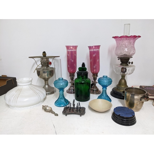 423 - A mixed lot to include a Duplex brass  oil lamp with cut glass reservoir and cranberry shade, a pair... 