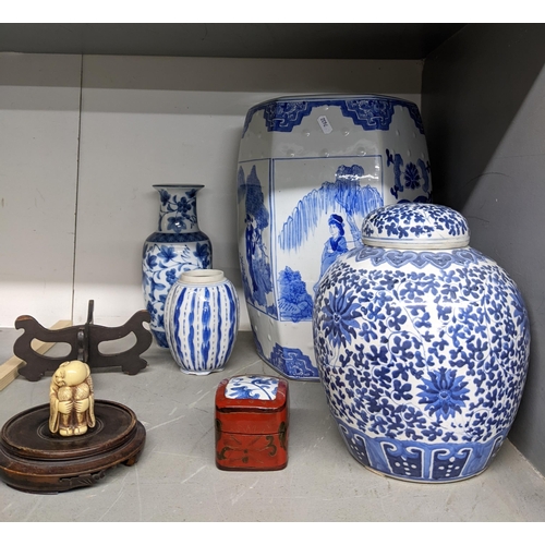 427 - A selection of 20th century oriental blue and white ceramics to include a garden seat, along with tw... 