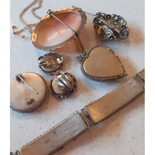 66 - A quantity of vintage costume jewellery to include a micro-mosaic heart shaped pendant and other mic... 