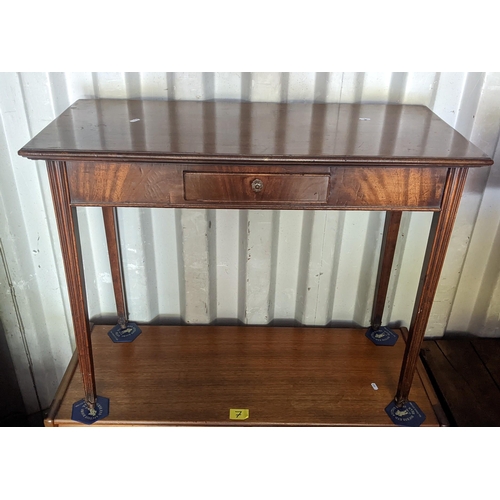 593 - A George III mahogany fold over tea table having a single drawer and tapering legs, 74h x 91w
Locati... 