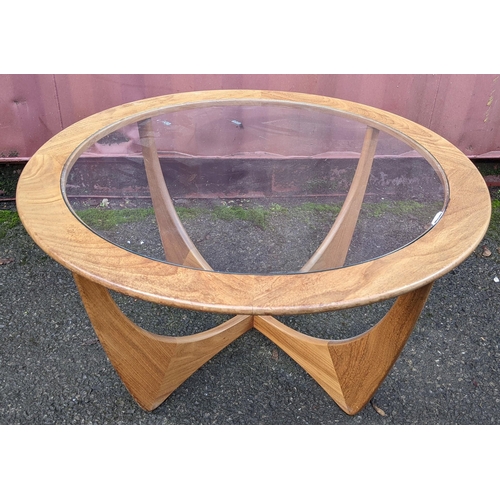 103 - Victor B. Wilkins for G-Plan - A retro 'Astro' mid 20th century 1960s teak wood atomic coffee table ... 