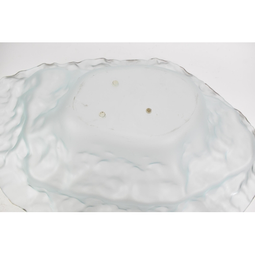 134 - An Annieglass USA frosted glass water sculpture centre bowl with a part gilt highlighted rim, 21.5cm... 