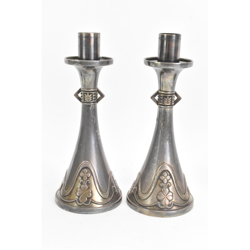 137 - A selection of late 19th/early 20th century pewter to include a pair of Art Nouveau candlesticks, 17... 