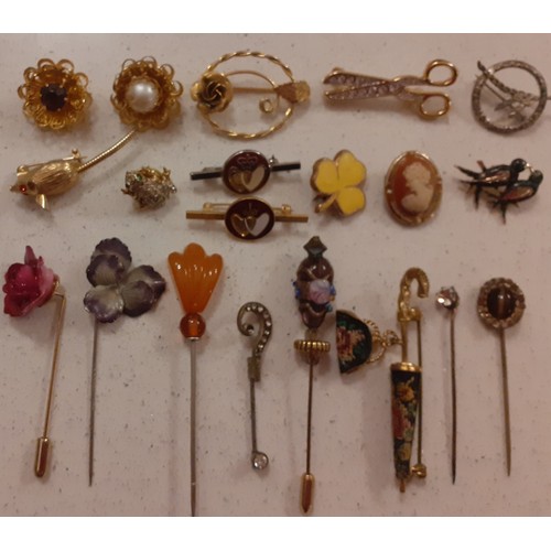 82 - A collection of brooches to include a white metal and enamelled Thai brooch of a ship, a micro-mosai... 