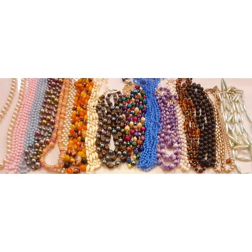 76 - A large quantity of vintage bead necklaces to include Aurora Borealis examples and simulated pearls ... 