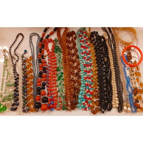 76 - A large quantity of vintage bead necklaces to include Aurora Borealis examples and simulated pearls ... 