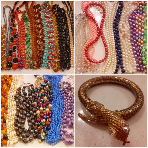 76 - A large quantity of vintage bead necklaces to include Aurora Borealis examples and simulated pearls ... 