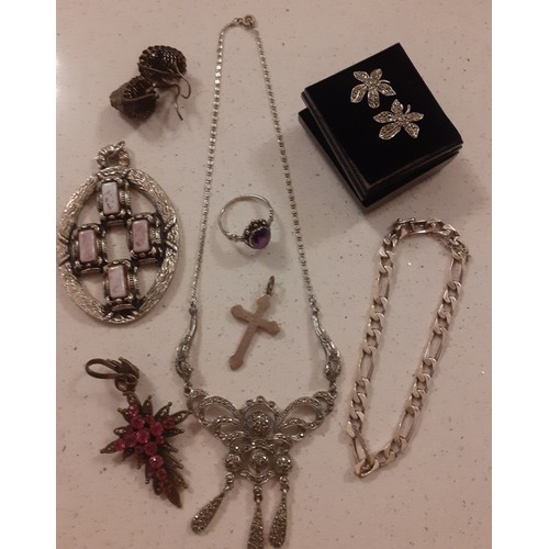 88 - A quantity of costume jewellery to include 3 Canterbury Cathedral silver items, a vintage painted be... 