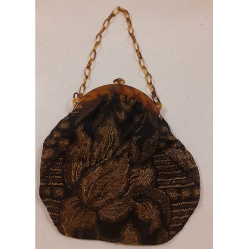 91 - A group of early to mid 20th Century evening bags A/F to include  Art Deco cloth bags with faux tort... 