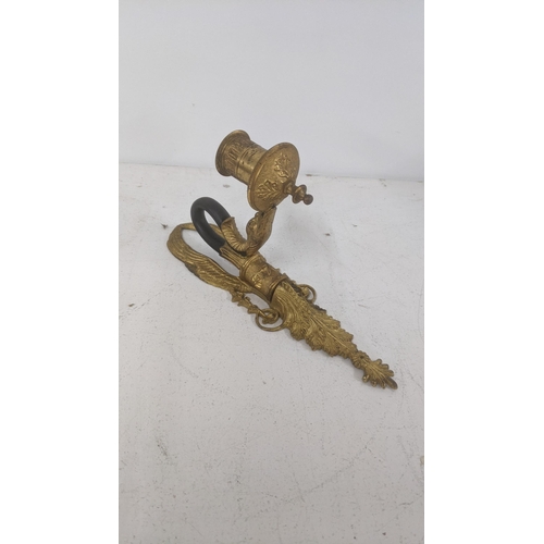 109 - An 19th century gilt metal Louis XVI style sconce fashioned as a swan neck
Location A2M
If there is ... 