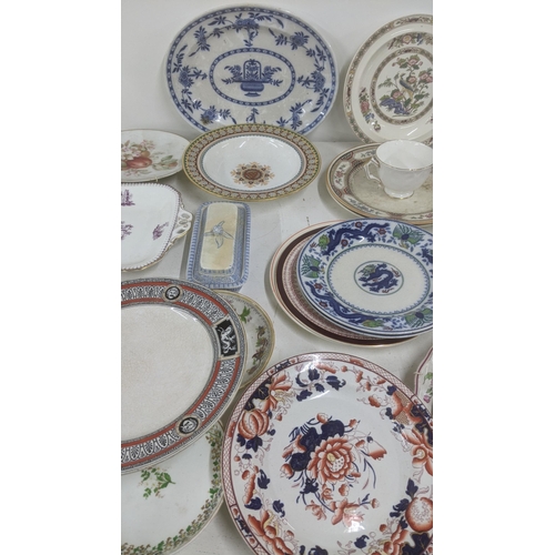 116 - 19th century and later dinner plates and others to include Minton and Wedgwood Royal Worcester and o... 