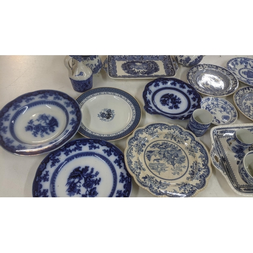 117 - A mixed lot of blue and white ceramics to include Spode, Wedgwood and others
Location A2B
If there i... 