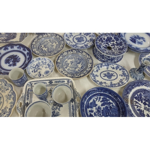 117 - A mixed lot of blue and white ceramics to include Spode, Wedgwood and others
Location A2B
If there i... 