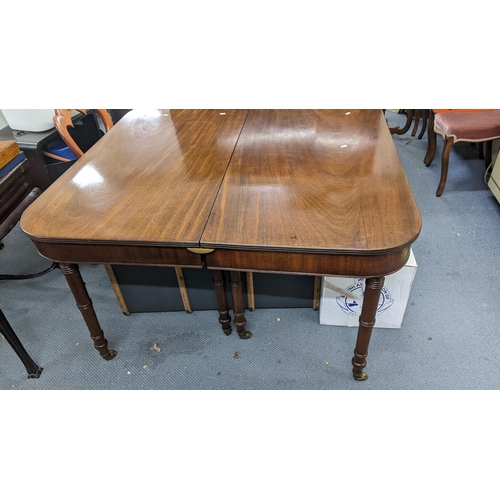 99 - A Regency mahogany extending dining table on turned tapering legs with three leaves, 72h x 122 w une... 