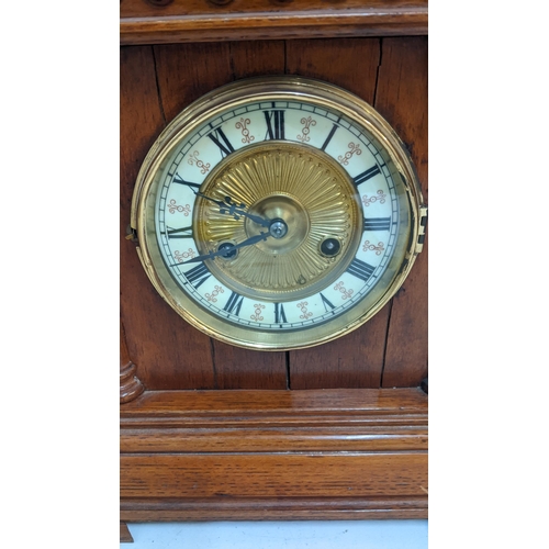 68 - An early 20th century mantle clock with turned finials
Location: 7.1
If there is no condition report... 