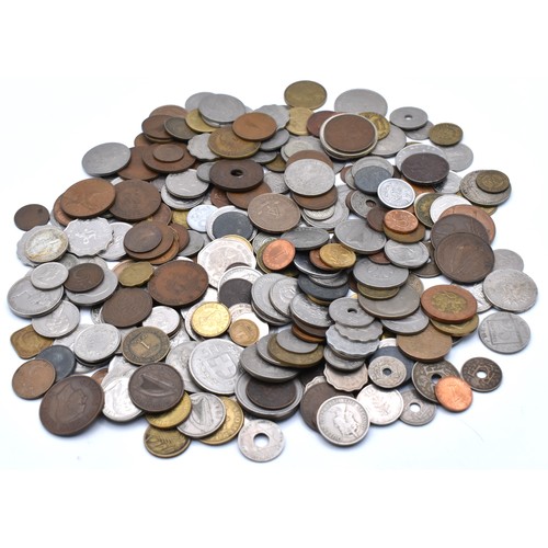 101 - World Coins - A collection of early 20th Century and later world coins to include, Morocco, USA, Spa... 