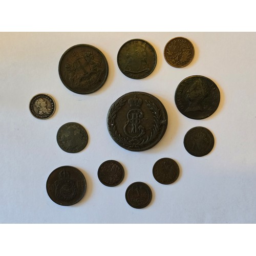 132 - 18th Century and later world coinage to include, a 1772 Catherine II 'The Great' Siberia 5 Kopecks, ... 