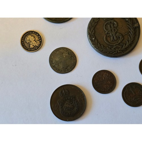 132 - 18th Century and later world coinage to include, a 1772 Catherine II 'The Great' Siberia 5 Kopecks, ... 