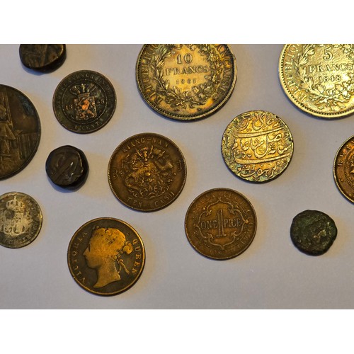 133 - A mixed lot of interest to include, Indian Princely States Silver Rupee, East India Company and othe... 