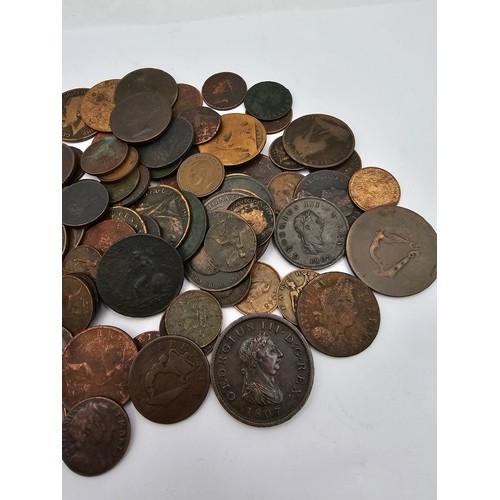 69 - A collection of English/Irish/British Copper coinage to include Charles II, William and Mary, Willia... 