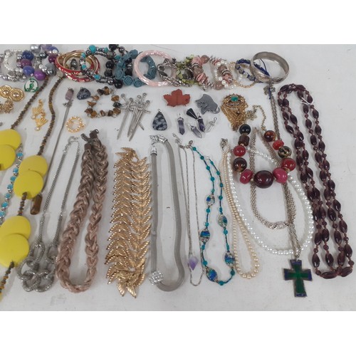 498 - A quantity of mainly modern costume jewellery to include bead necklaces and bracelets, High Street j... 