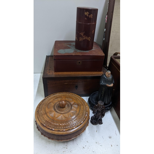 506 - Mixed treen to include a painted carved monk, Japanese lacquered box and others, together with a lea... 