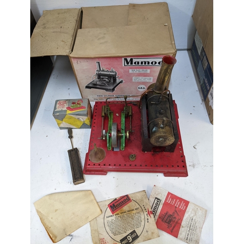 481 - Mamod - a twin cylinder superheated steam engine, boxed
Location: G
If there is no condition report ... 