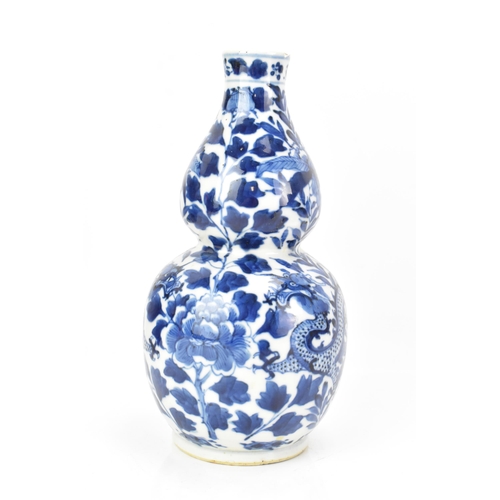 184 - A Chinese late Qing dynasty blue and white double gourd vase, late 19th century, decorated with a fo... 