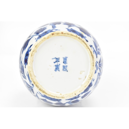 184 - A Chinese late Qing dynasty blue and white double gourd vase, late 19th century, decorated with a fo... 