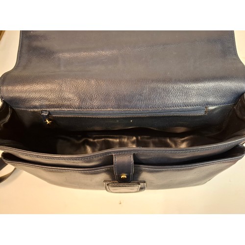 33 - Serapian- A vintage Stefano Serapian soft black leather shoulder bag, approx 13