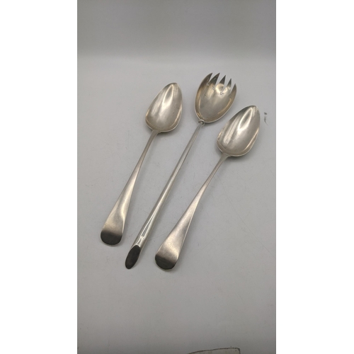 14 - Silver to include a salad server marked London 1902, together with a pair of serving spoons hallmark... 