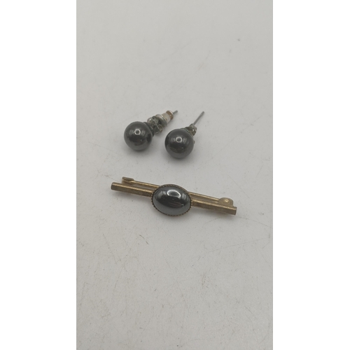 19 - 9ct yellow gold and Hematite three piece suite to include a ring and a pair of stud earrings total w... 