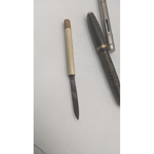 22 - Pens and propelling pencils to include a 1940s  Parker Vacumatic golden pearl fountain pen with Park... 