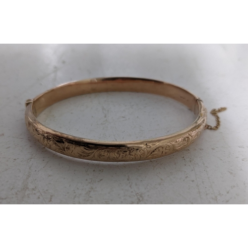 70 - An early 20th century 9ct gold bracelet with floral engraved decoration to top half with safety chai... 