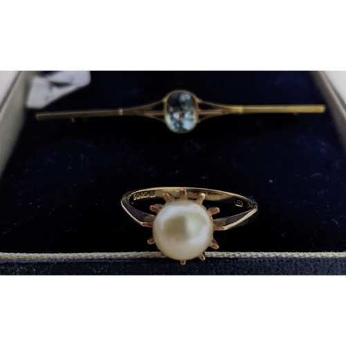 71 - Victorian and later gold jewellery to include a 15ct yellow gold bar brooch set with an aquamarine s... 