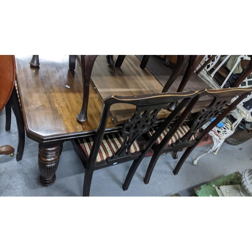 234 - An Edwardian mahogany wind-out extending dining table  with two extra leaves (with winding key) 73cm... 