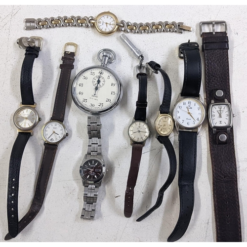 268 - Mixed watches to include a ladies Seiko sapphire watch, Smith top watch and others
Location CAB/A2B
... 