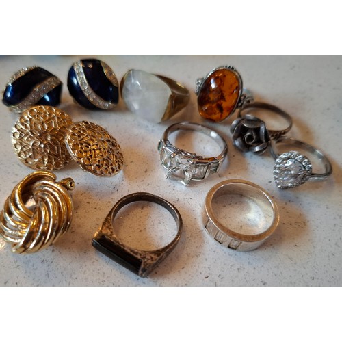 47 - A quantity of vintage jewellery, mainly mid to late 20th Century bead necklaces and earrings, to inc... 