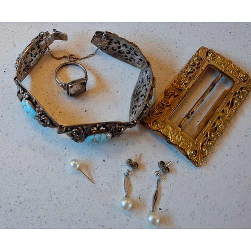 45 - Mixed vintage costume jewellery and collectables to include a 19th Century gold plated buckle, a pai... 