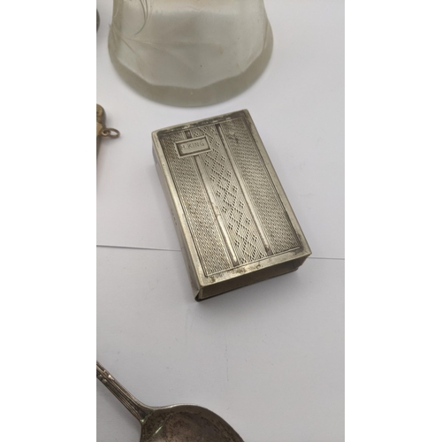 163 - A mixed lot to include a gold plated vesta case, two silver napkin rings, a silver plated matchstick... 