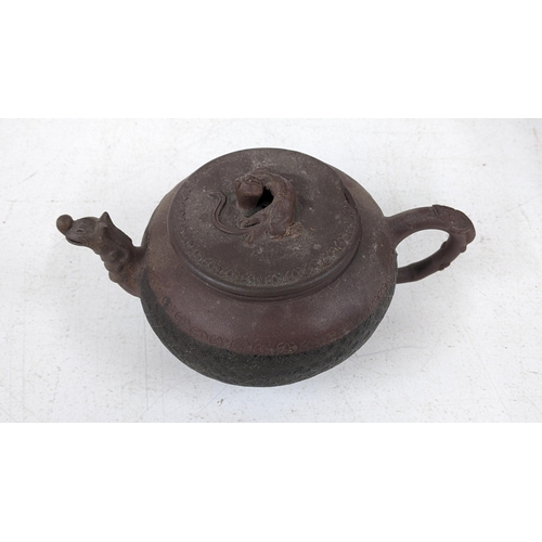 220 - A Chinese Yixing terracotta teapot, the bulbous body having incised repeating Grecian key design 9.5... 